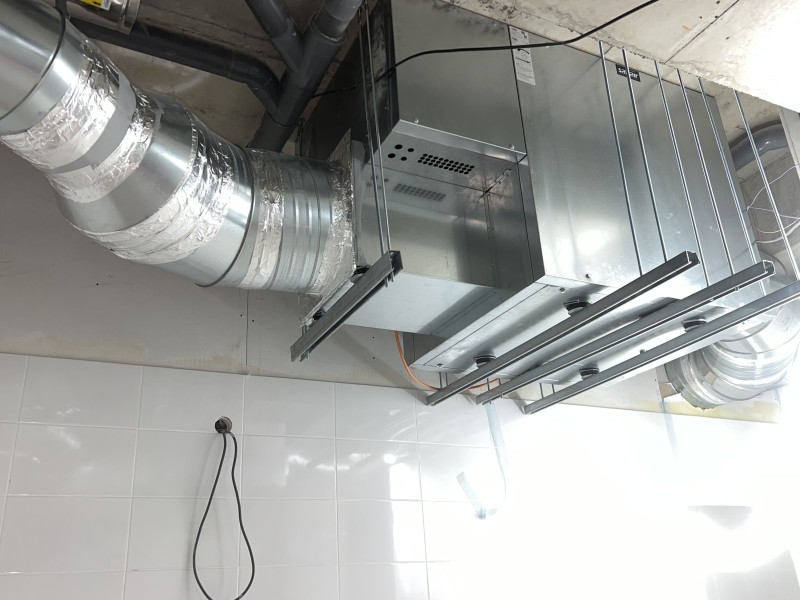 installation et changement moteur caisson de hotte à Nice, Cannes, Antibes, Frejus