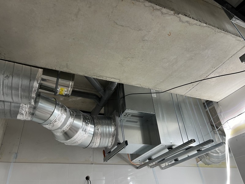 
Vous cherchez à installer une hotte professionnelle dans votre restaurant à Lyon ou aux alentours