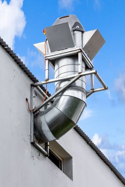 Installation hotte professionnelle aspirante avec moteur Tourelle à Lyon Rhône