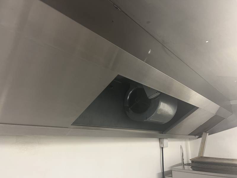 Installation de hotte pro à moteur escargot pour restaurant à Lyon Rhône