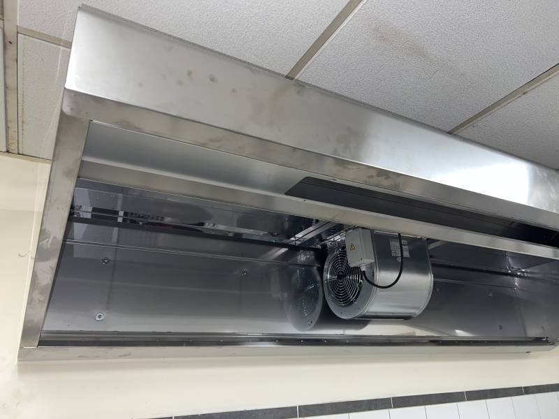 Installation de hotte pro à moteur escargot pour restaurant à Lyon Rhône