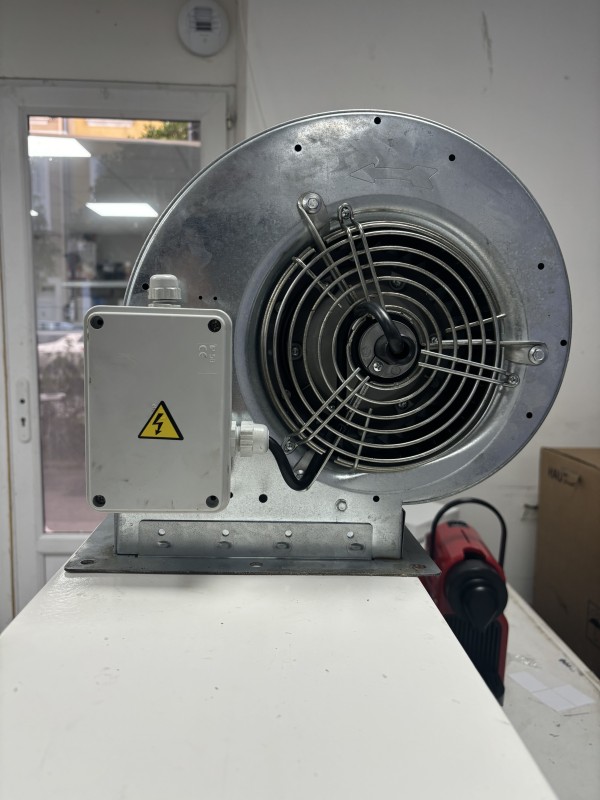 Installation hottes aspirantes et remplacement de Moteur escargot, Moteur Caisson, Moteur Tourelle professionnelles à Lyon, Grenoble et alentours